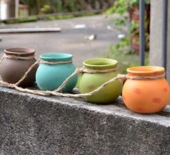 Plantenhangers - 4 Bloempotjes Aan Een Touw - Hangpotten Voor Binnen En Buiten - Hangpot Schutting - 4 Kleuren Incl. Touw 9 Plantenhangers - 4 Bloempotjes Aan Een Touw - Hangpotten Voor Binnen En Buiten - Hangpot Schutting - 4 Kleuren Incl. Touw -Tuin Kweekbenodigdheden 1200x1098 3