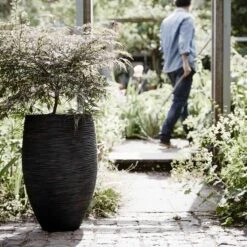 Capi Europe - Vaas Elegant Deluxe Rib NL - 40x60 - Zwart - Voor Binnen En Buiten - KBLR1131 36 Capi Europe - Vaas Elegant Deluxe Rib NL - 40x60 - Zwart - Voor Binnen En Buiten - KBLR1131 -Tuin Kweekbenodigdheden 1200x1200 1021