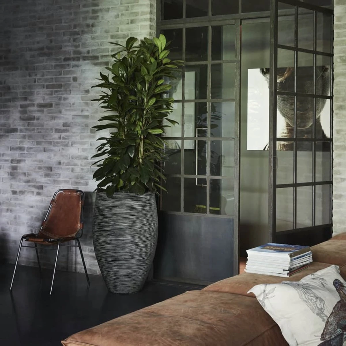 Capi Europe - Vaas Elegant Deluxe Rib NL - 40x60 - Antraciet - Voor Binnen En Buiten - KOFZ1131 10 Capi Europe - Vaas Elegant Deluxe Rib NL - 40x60 - Antraciet - Voor Binnen En Buiten - KOFZ1131 - Afbeelding 9