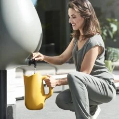 Elho Pure Raindrop 70L - Geel/Oker 37 Elho Pure Raindrop 70L - Geel/Oker -Tuin Kweekbenodigdheden 1200x1200 493