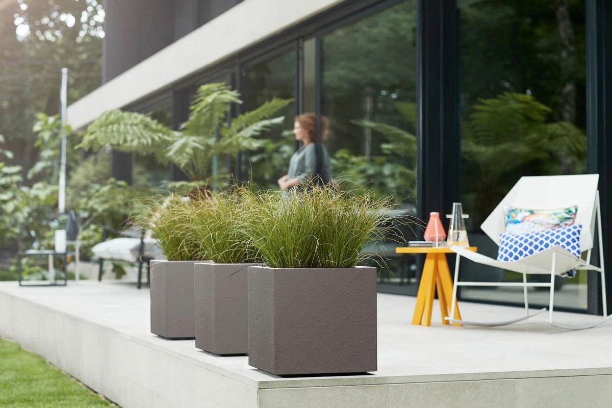 Elho Vivo Structure Finish Vierkant 40 - Plantenbak Voor Binnen & Buiten - Ø 39 X H 41 - Grijs/Warm Grijs 9 Elho Vivo Structure Finish Vierkant 40 - Plantenbak Voor Binnen & Buiten - Ø 39 X H 41 - Grijs/Warm Grijs - Afbeelding 7