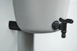 Elho Green Basics Rain Catcher 33 - Regenton Voor Balkonbuiten - Ø 33.5 X H 73.5 Cm - Grijs/Living Concrete 17 Elho Green Basics Rain Catcher 33 - Regenton Voor Balkonbuiten - Ø 33.5 X H 73.5 Cm - Grijs/Living Concrete -Tuin Kweekbenodigdheden 1200x800 84