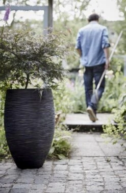 Capi Europe - Vaas Elegant Deluxe Rib NL - 40x60 - Zwart - Voor Binnen En Buiten - KBLR1131 29 Capi Europe - Vaas Elegant Deluxe Rib NL - 40x60 - Zwart - Voor Binnen En Buiten - KBLR1131 -Tuin Kweekbenodigdheden 785x1200 1