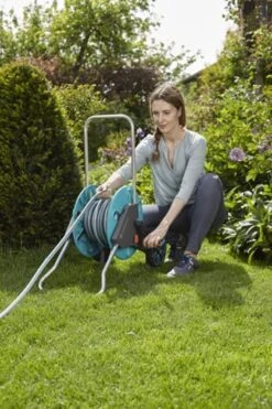 GARDENA - AquaRoll CleverRoll S Set Slangenwagen - Incl. 20 M Slang - Maximaal 40 M Opbergcapaciteit 28 GARDENA - AquaRoll CleverRoll S Set Slangenwagen - Incl. 20 M Slang - Maximaal 40 M Opbergcapaciteit -Tuin Kweekbenodigdheden 798x1200 1