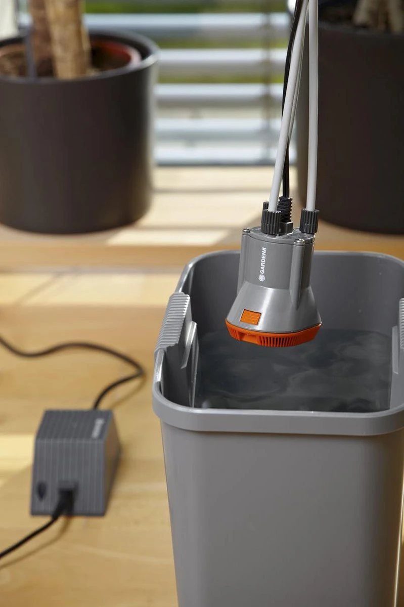 GARDENA Vakantiebewateringsset Duppelsysteem - Geschikt Voor 36 Potplanten - Incl. 9l Vat 5 GARDENA Vakantiebewateringsset Duppelsysteem - Geschikt Voor 36 Potplanten - Incl. 9l Vat - Afbeelding 3