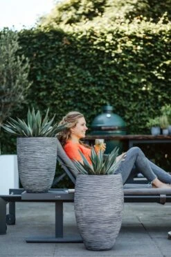 Capi Europe - Vaas Elegant Deluxe Rib NL - 40x60 - Zwart - Voor Binnen En Buiten - KBLR1131 26 Capi Europe - Vaas Elegant Deluxe Rib NL - 40x60 - Zwart - Voor Binnen En Buiten - KBLR1131 -Tuin Kweekbenodigdheden 800x1200 153