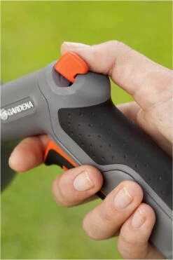 GARDENA - Comfort Reinigingsbroes - Spuitpistool - Traploos Instelbaar -Tuin Kweekbenodigdheden 800x1200 55