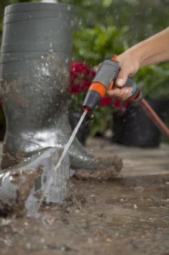 GARDENA - Comfort Reinigingsbroes - Spuitpistool - Traploos Instelbaar -Tuin Kweekbenodigdheden 800x1200 56