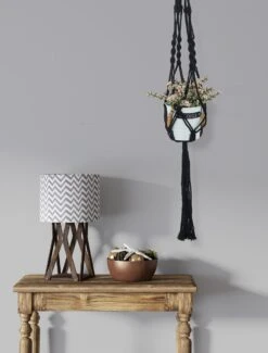 4 Stuks Zwarte Macrame Plantenhangers - Boho Handgeweven Katoen Hangpot Voor Binnen/Buiten - Hangende Bloempot Met Kralen - Macramé Touw/Koord Hangplant Houder - Bohemian Wandhanger Decoratie - Plant Hanger - Verticale Tuin Bloempothouder Planthanger -Tuin Kweekbenodigdheden 912x1200